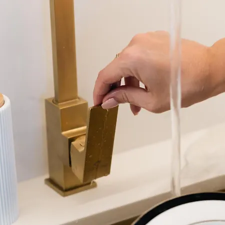 Superlative 24th Floor Mercury Tower Apartament