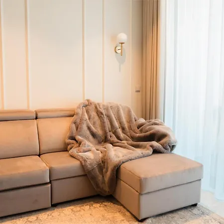 Superlative 24th Floor Mercury Tower Apartament