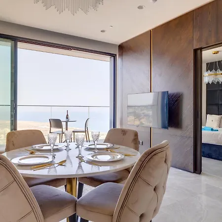 Superlative 24th Floor Mercury Tower *